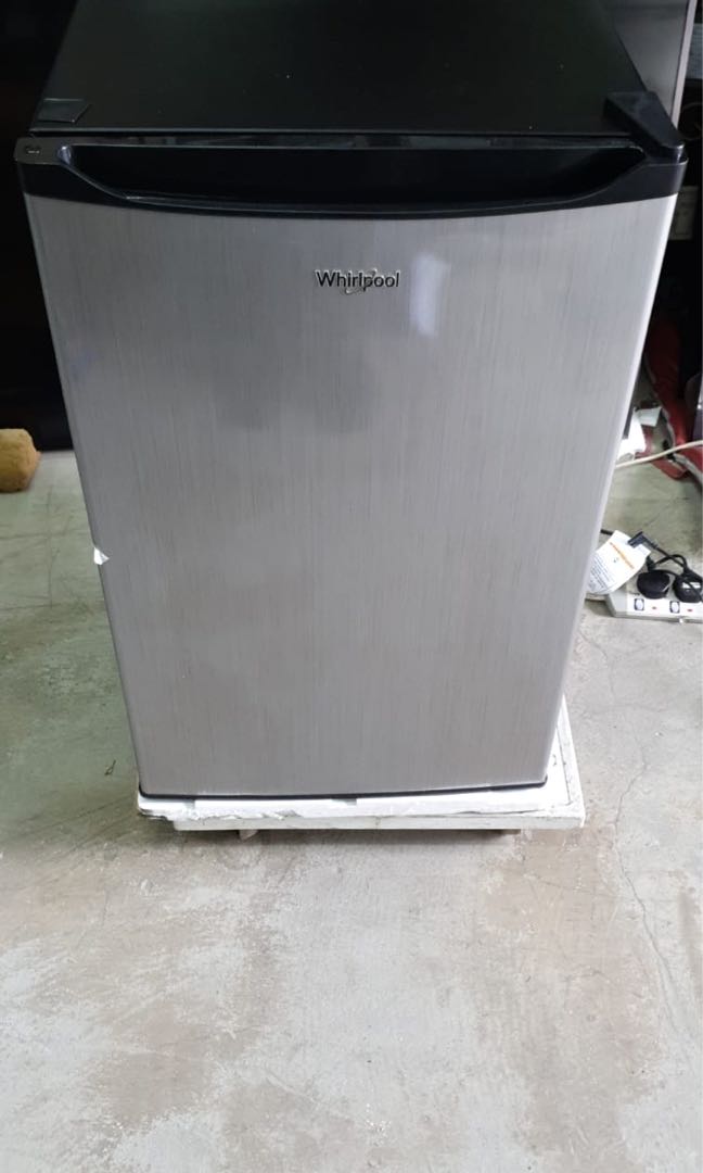 Whirlpool 117L Bar Fridge WGD45SS TV Home Appliances Kitchen