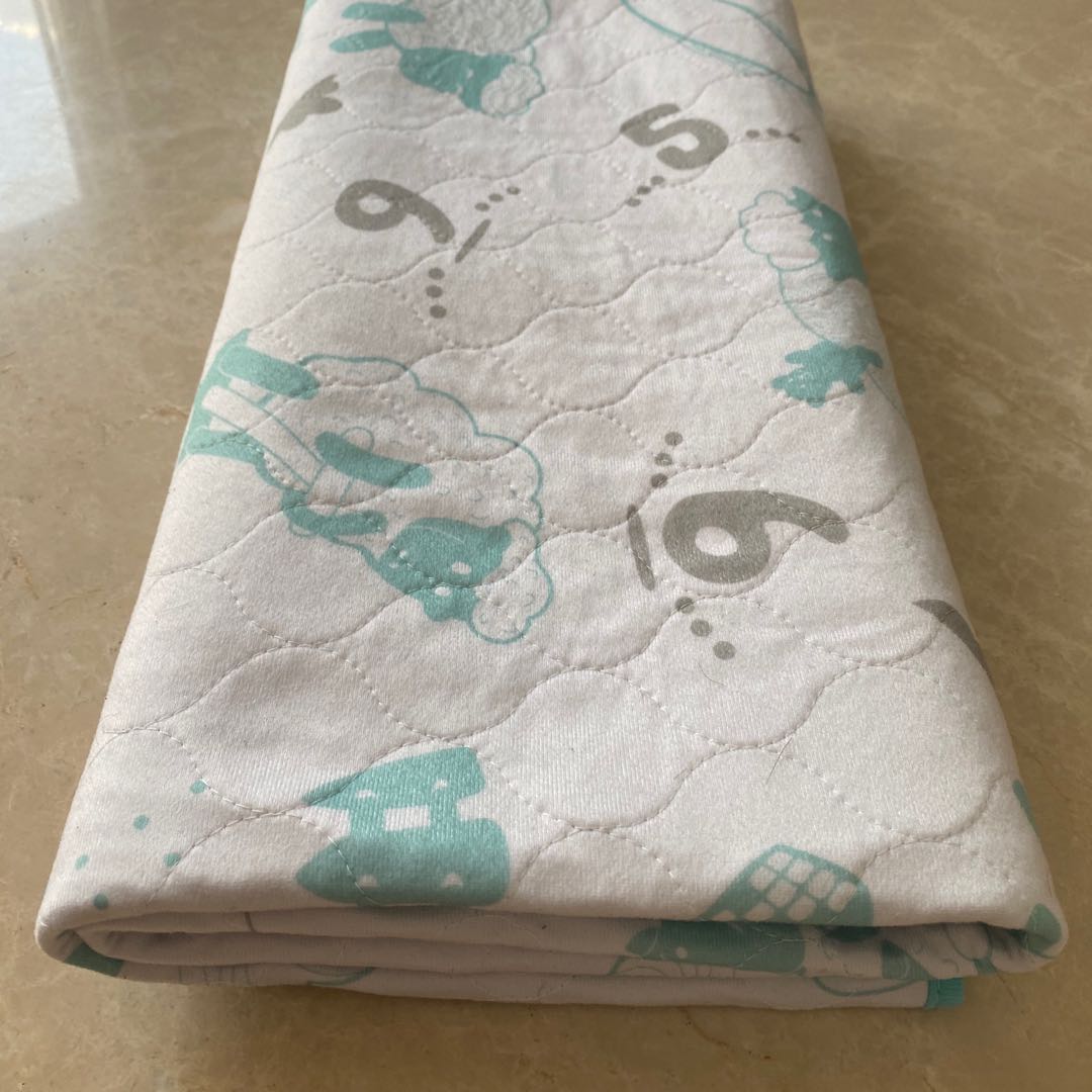 Aldi pee pee pad, Babies & Kids, Bathing & Changing, Changing Mats