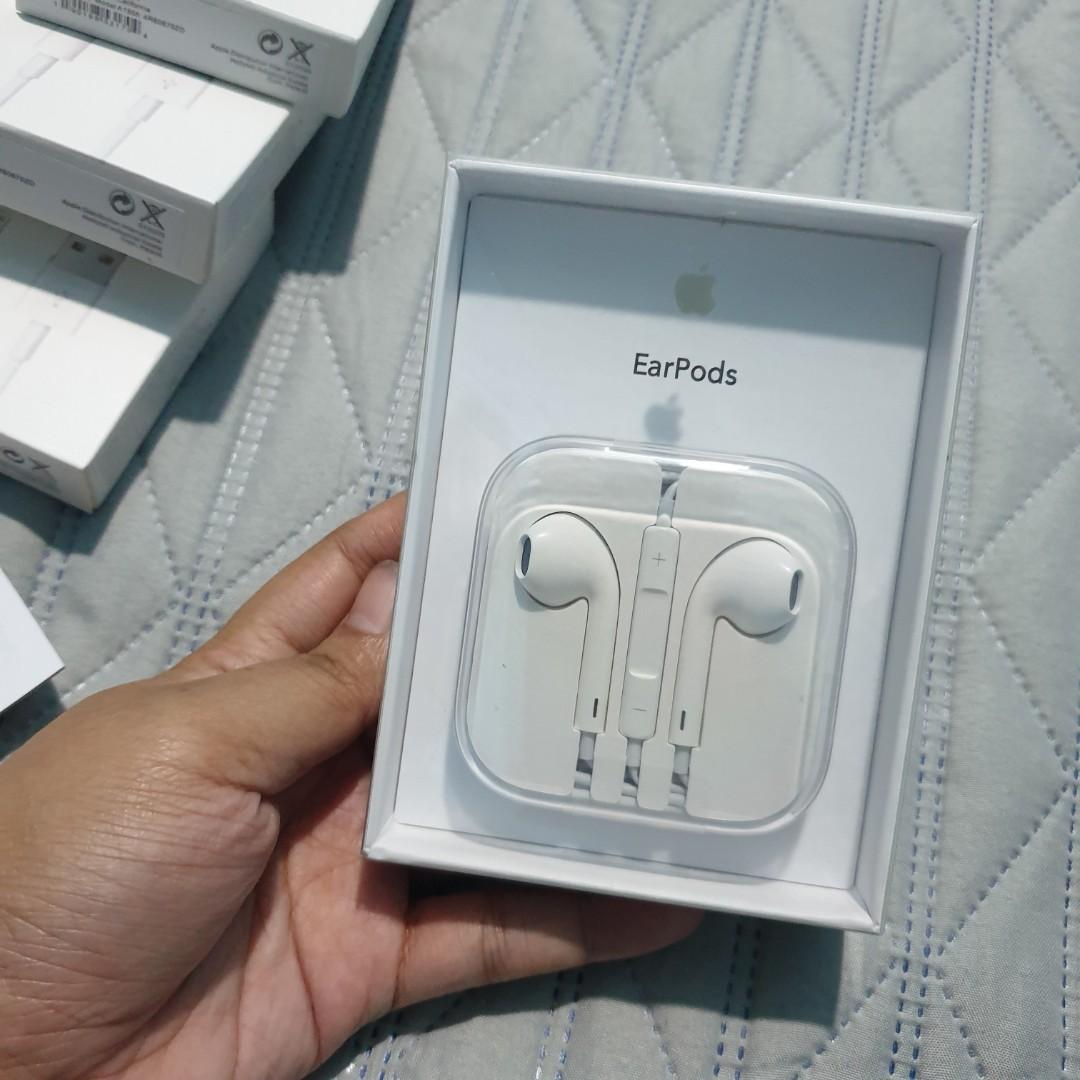APPLE EARPOD 3.5m jack (Category: Portable Audio Accessories) located in Manila. Submitted by chelshoptiqueph (Listing ID 1030885090, Image 1). Description: ONHAND LIMITED STOCKS Apple Earpod 3.5m Jack 📌Guaranteed Authentic 📌SuperB sounds 📌Volume Up & Down Control 📌Mic 📌With Warranty Cash on delivery available. for orders : 09667293885.