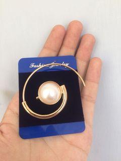 Brooch Classic