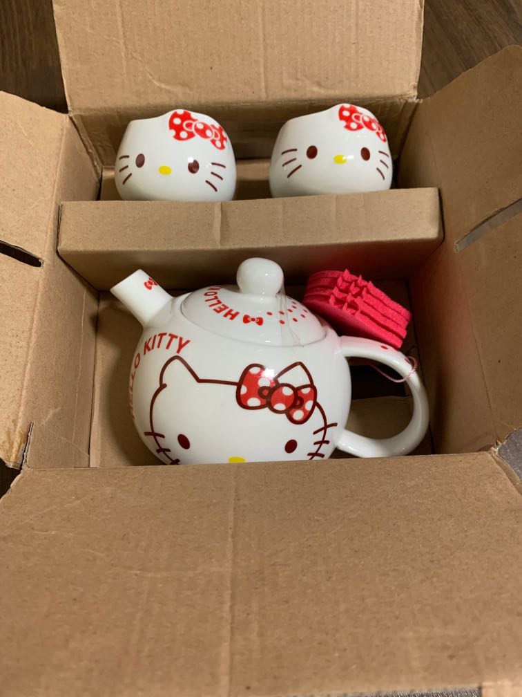 Hello Kitty Teapot Set, Furniture & Home Living, Kitchenware