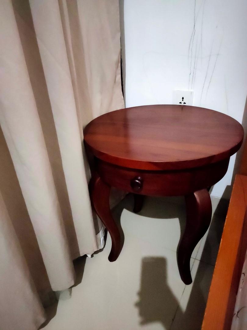 Meja kayu side table kayu jati, Perabotan Rumah di Carousell