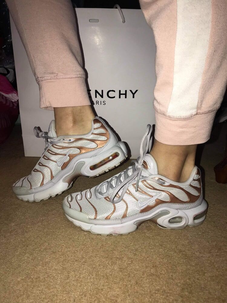 Rose gold tns nike hotsell