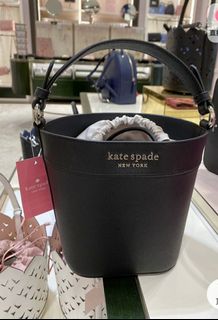 (Category: ) located in . Submitted by fashiomarkt2019 (Listing ID 1030997476, Image 1). Description: .