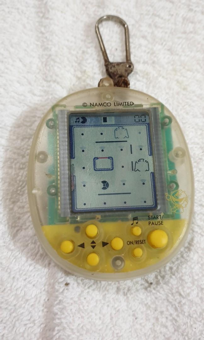 Pacman junior classic (Category: Others) located in Quezon City. Submitted by nujazupardo (Listing ID 1030943859, Image 3). Description: 09155942938 text or call collector's item sell or swap sa classic game console. #tamagochi #game&watch PAC-JUNIOR Classic mini game original JAPAN brand: NAMCO BANDAI color: clear/yellow pads condition: 8.5/10 aesthetics good working condition age: 30years note: rusty chain handle black stain middle left part pl