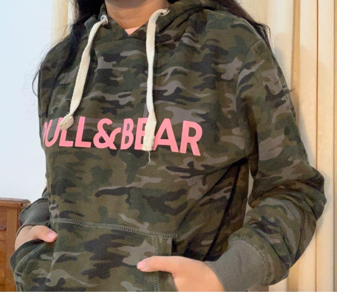Hoodie army pull and bear store