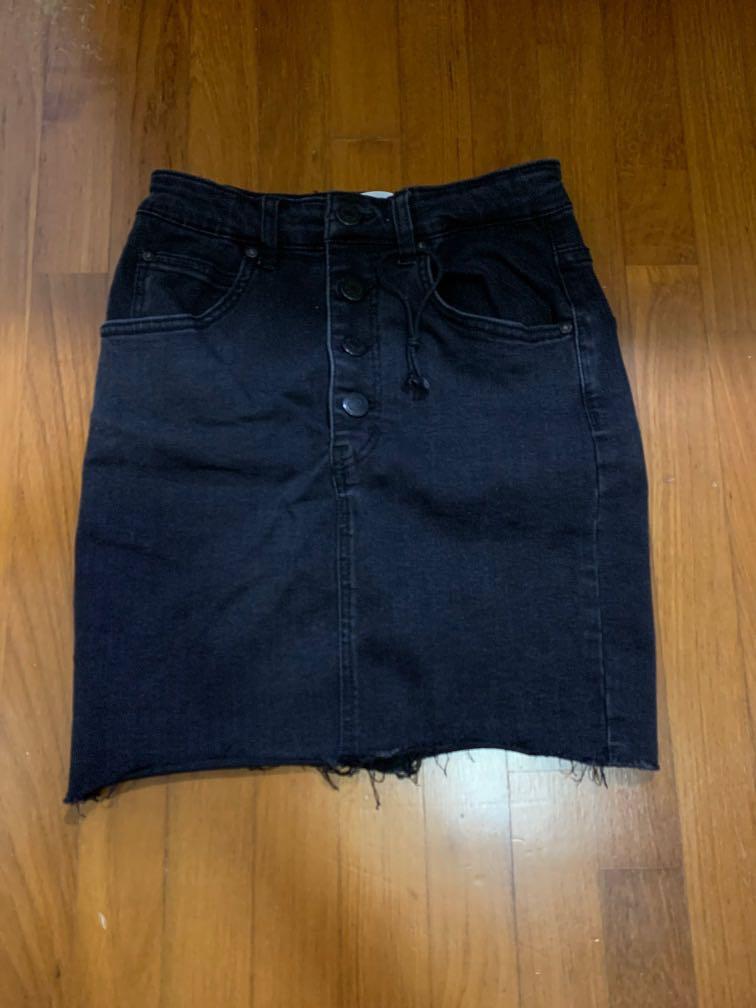pull and bear black denim skirt