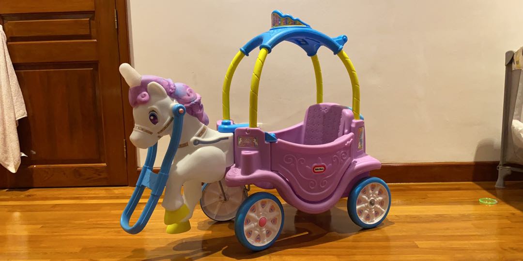 unicorn carriage toy
