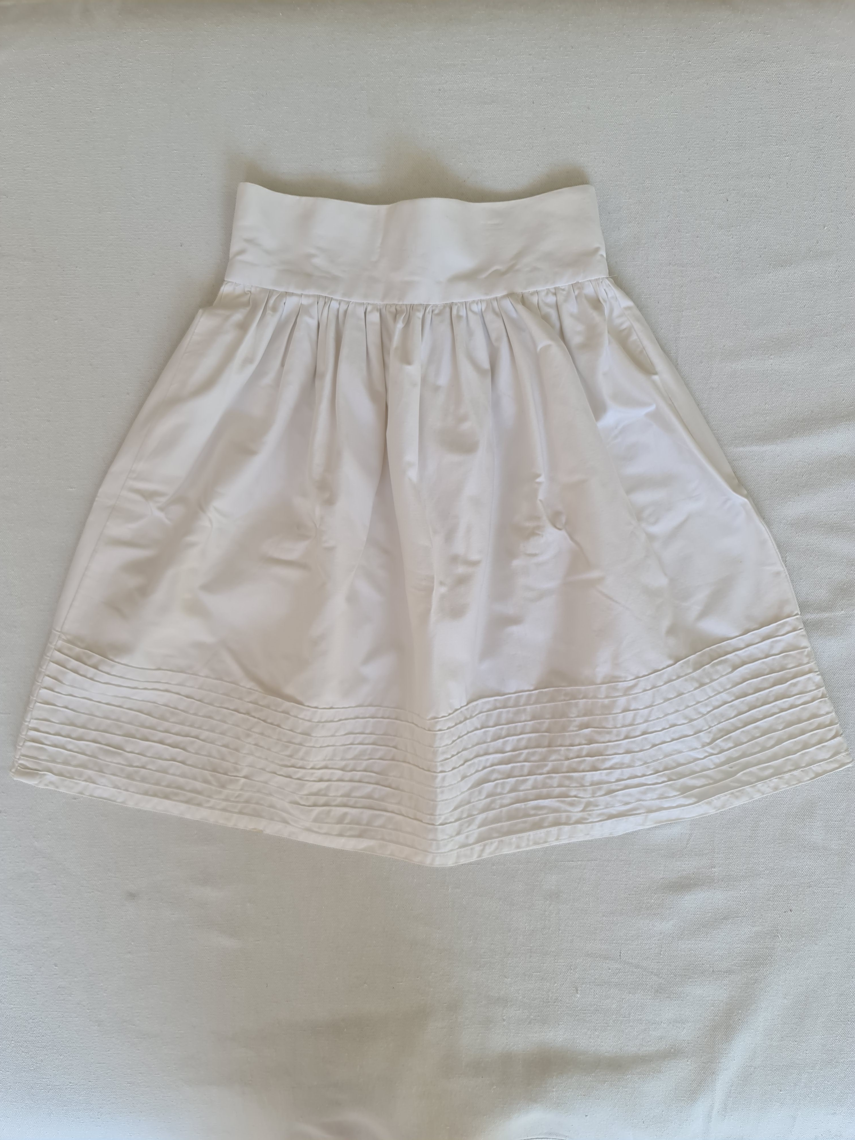 White mini balloon skirt, Women's Fashion, Bottoms, Skirts on