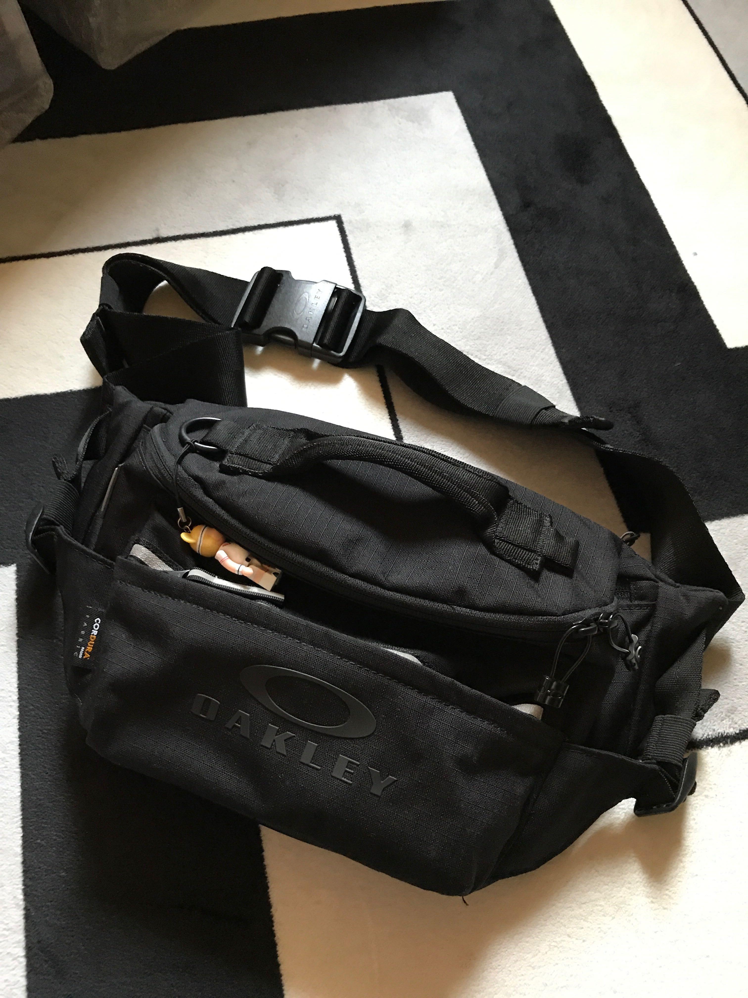 Oakley utility outlet belt bag