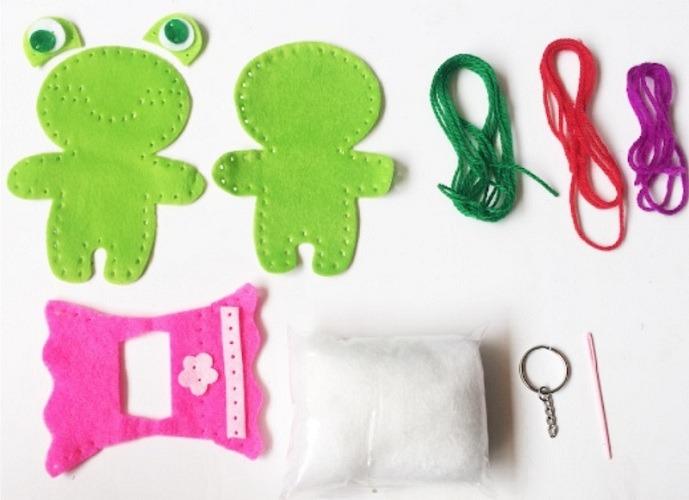 Creative Play N Learn Craft Party Fun Gift Sewing Kit Series/ Sewing Keyring Series/ Eco