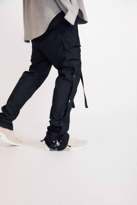 FEAR OF GOD the sixth collection snap cargo pants, Men's Fashion, Bottoms,  Trousers on Carousell