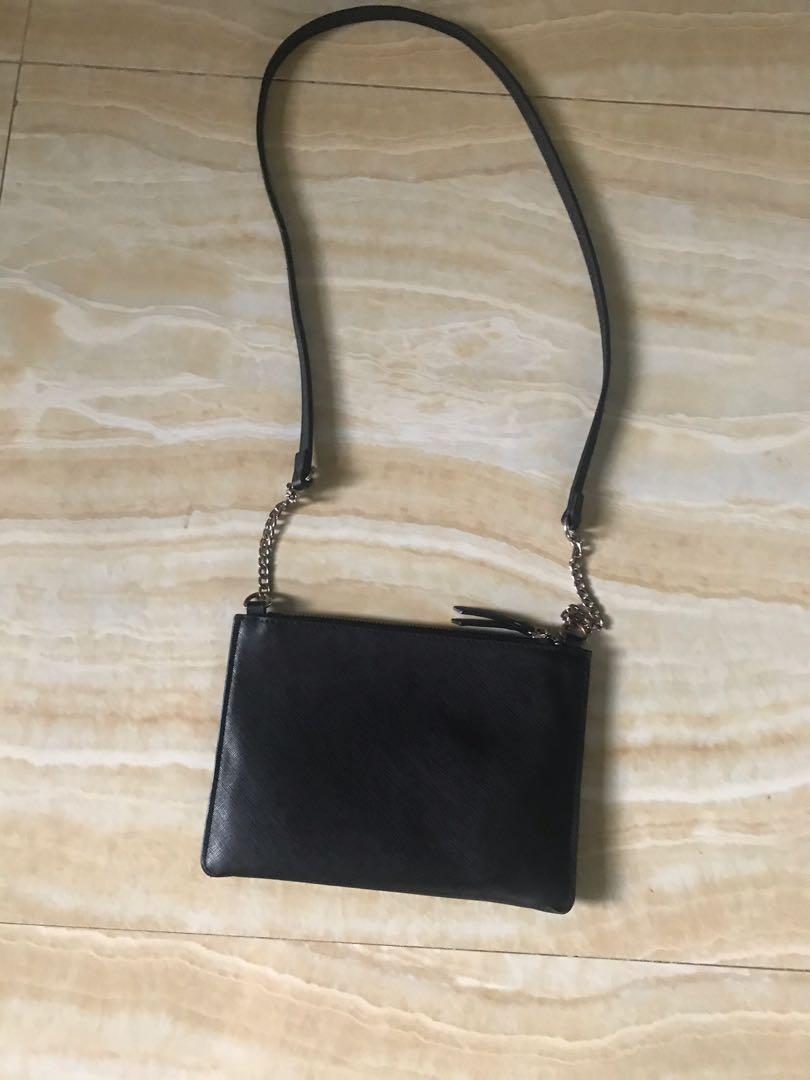 Forever21 sling bag (Category: Shoulder Bags) located in Caloocan City. Submitted by mayeth.r (Listing ID 1031022454, Image 1). Description: Black good condition .