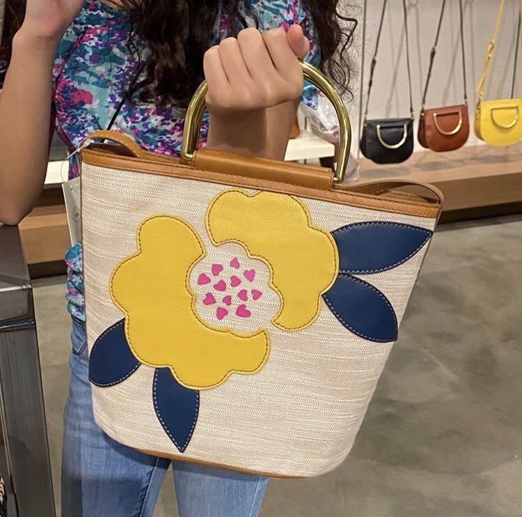Fossil amy small bucket bag store