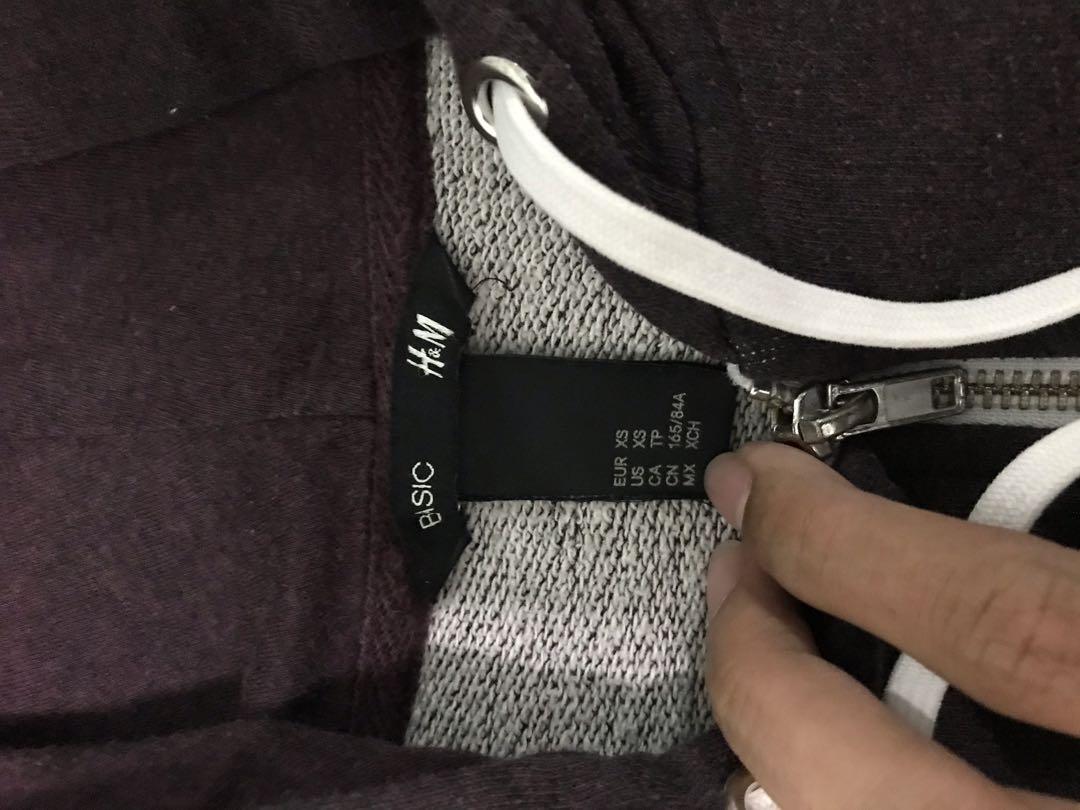 H&M Basic Sweater (Category: Coats, Jackets and Outerwear) located in Seremban. Submitted by nafyst (Listing ID 1031190270, Image 2). Description: Letting go my old sweater. Colour faded a bit as in picture. No defect.
