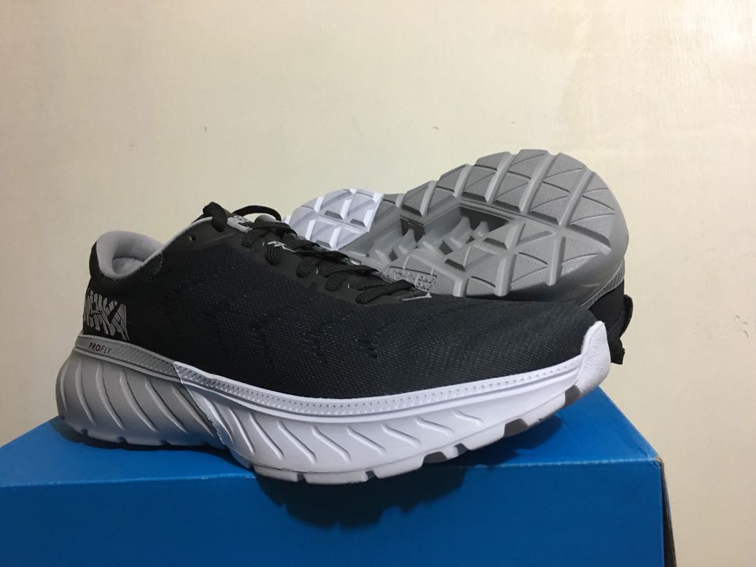 hoka mach 2