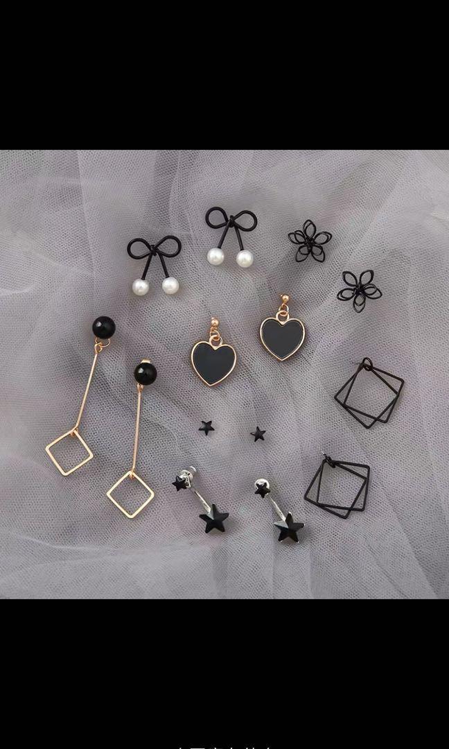 Cute outlet black earrings