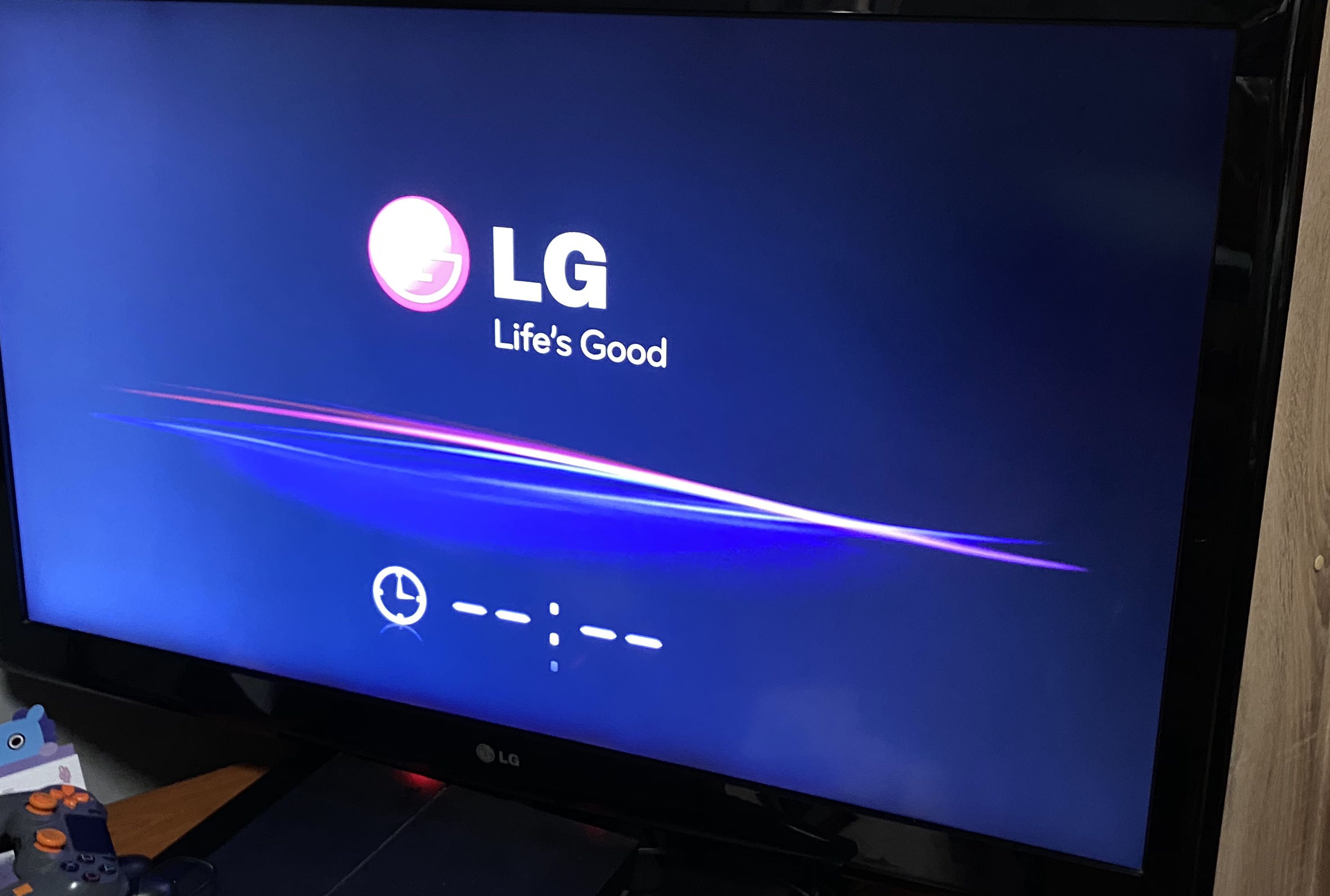 lg-tv-stuck-on-logo-screen-frozen-here-s-100-fixes