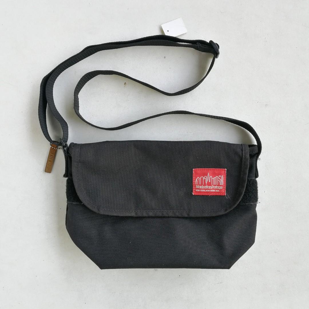 Manhattan outlet sling bag