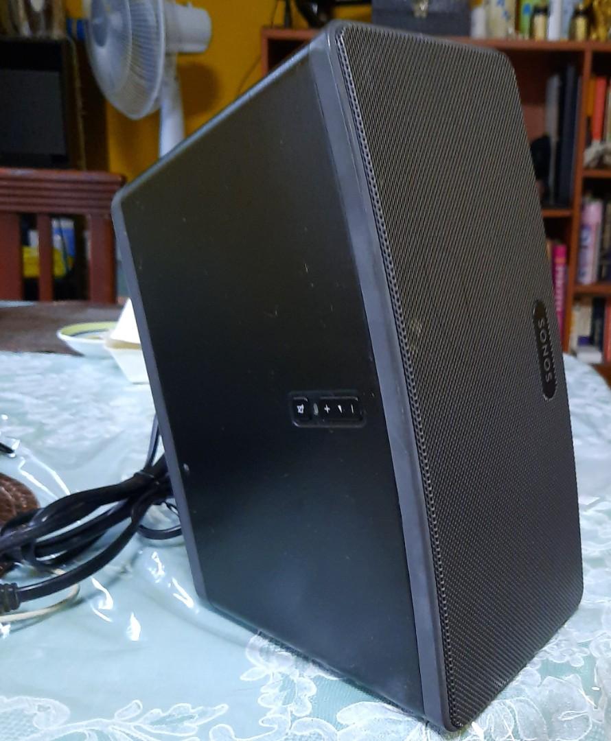 Sonos Play3 wifi speaker (Category: Soundbars, Speakers & Amplifiers) located in Taguig. Submitted by ayalamantrade (Listing ID 1031131644, Image 2). Description: Versatile. Fits perfectly in tall and narrow or short and wide spaces. Stereo sound. Intense and immersive. Vertical or horizontal, the sound remains amazing. Wall or stand mountable. Two Play:3s work as Sonos home theatre rear speakers..