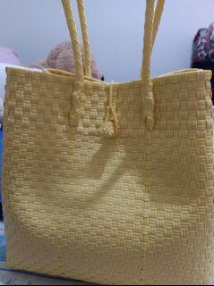 Tas Anyaman Plasti Kuning Soft Ukuran Medium