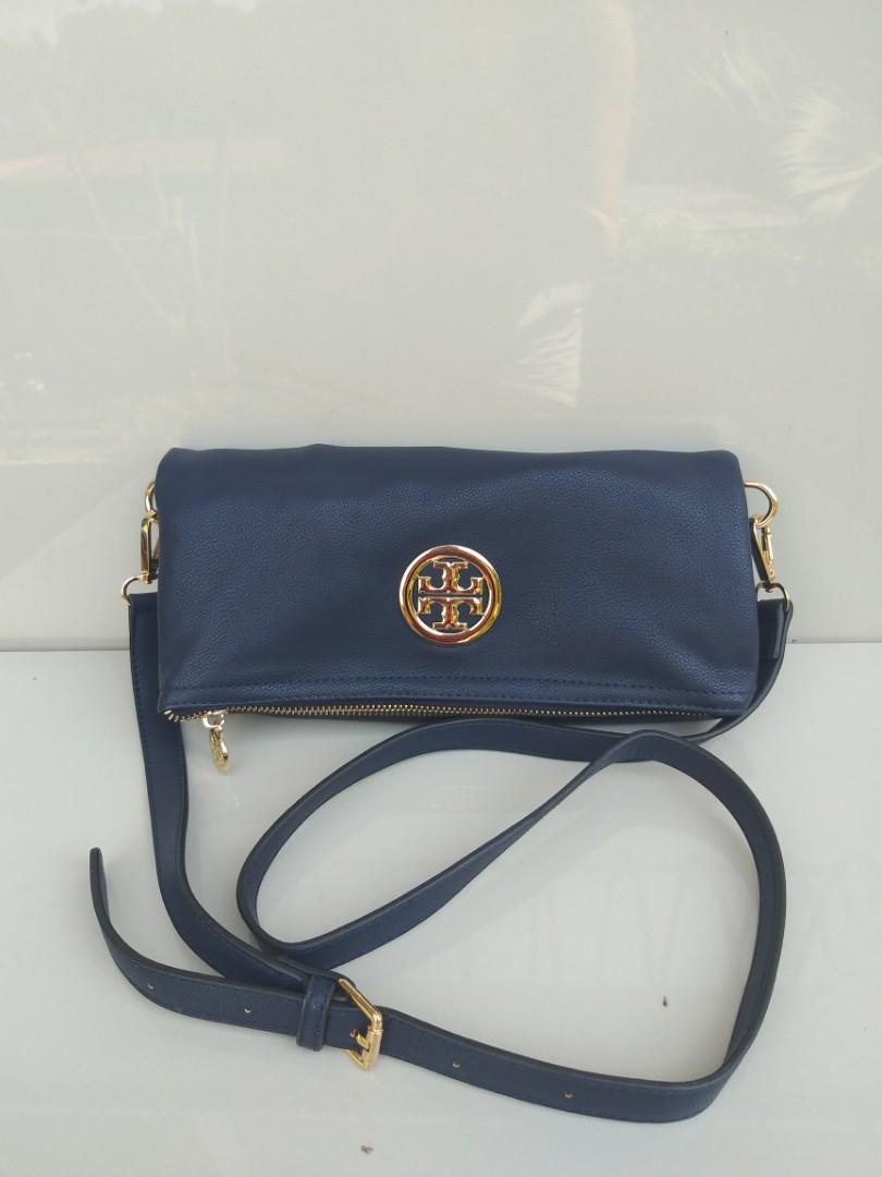Preloved TORY BURCH NSVY BLUE SLINGBAG, Luxury, Bags & Wallets on Carousell