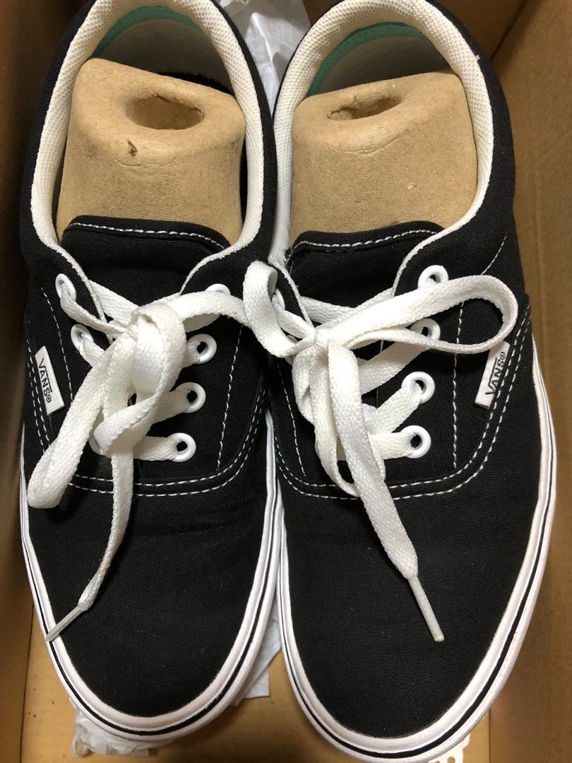 vans era comfycush black white