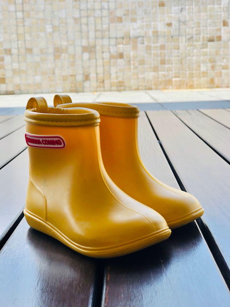 kids yellow rain boots