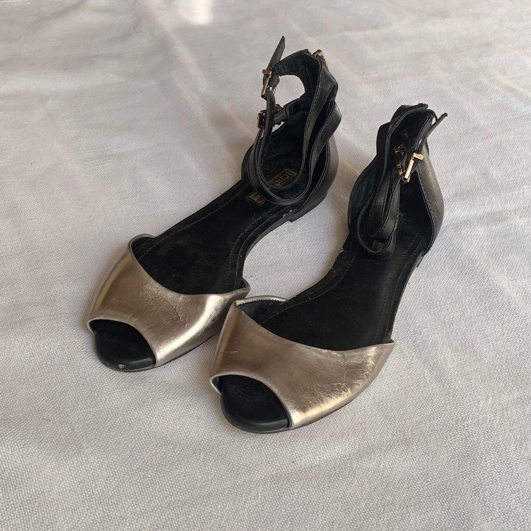 bcbg ivory sandal