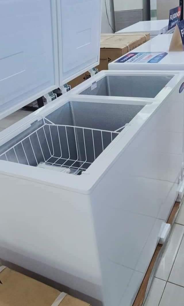Brand New Fujidenzo Solid Top Chest Freezer Dual Compartment Frc 105a Tv Home Appliances Kitchen Appliances Refrigerators And Freezers On Carousell