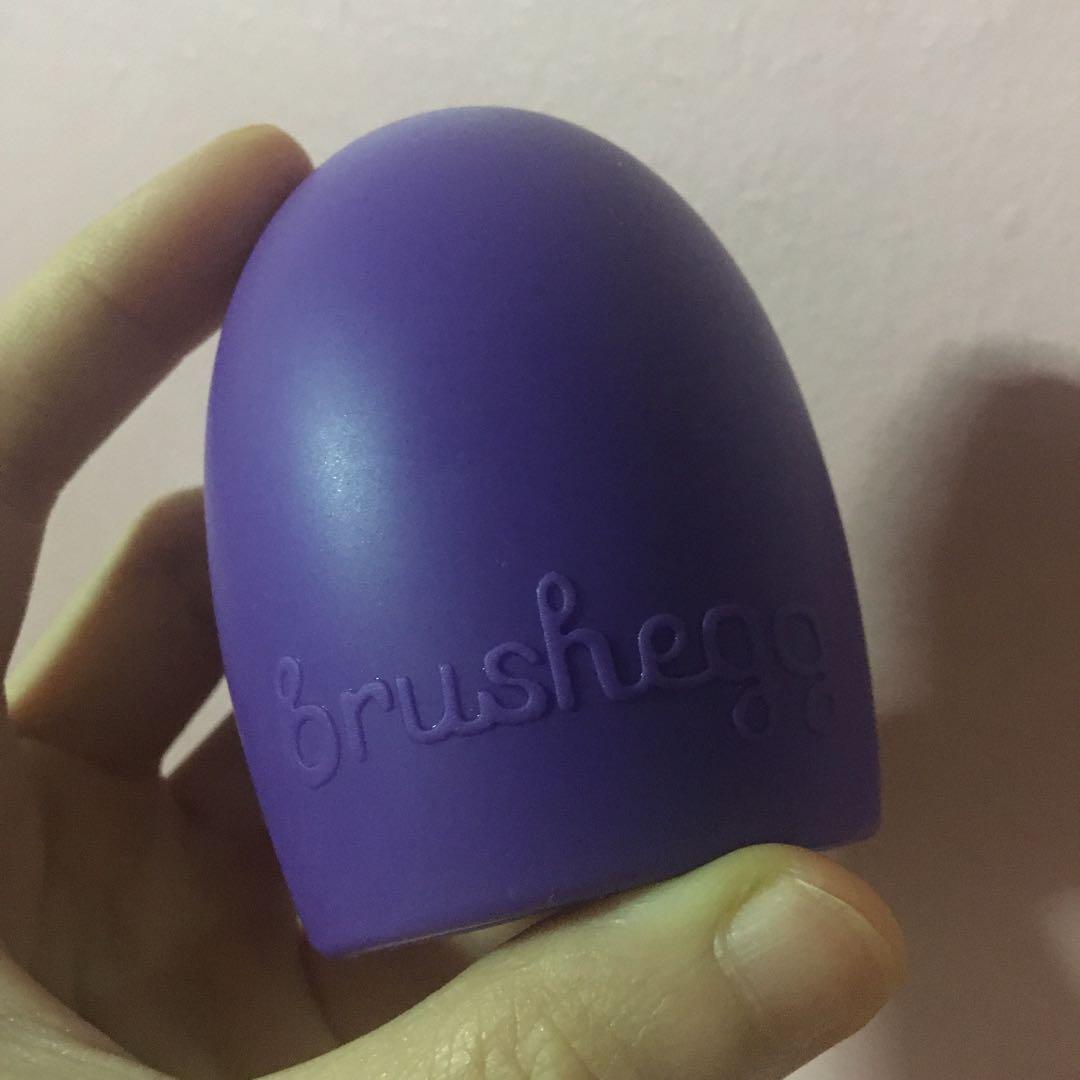 Brushegg makeup brush cleaner (Category: Makeup) located in Las Pinas. Submitted by stuffedbunny (Listing ID 1031383831, Image 1). Description: Used once. I just have this on my dresser. This is more appropriate for makeup enthusiasts 😅 Product is a little wet in photo because I just sanitized it with Kurin for selling. *should go with other purchases.