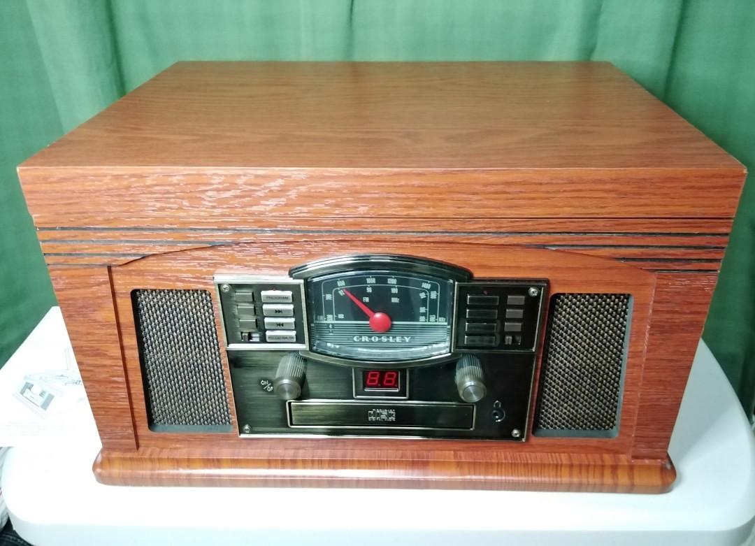 Crosley Lancaster 5 in 1 Turntable Cassette CD Am Fm Radio Bluetooth
