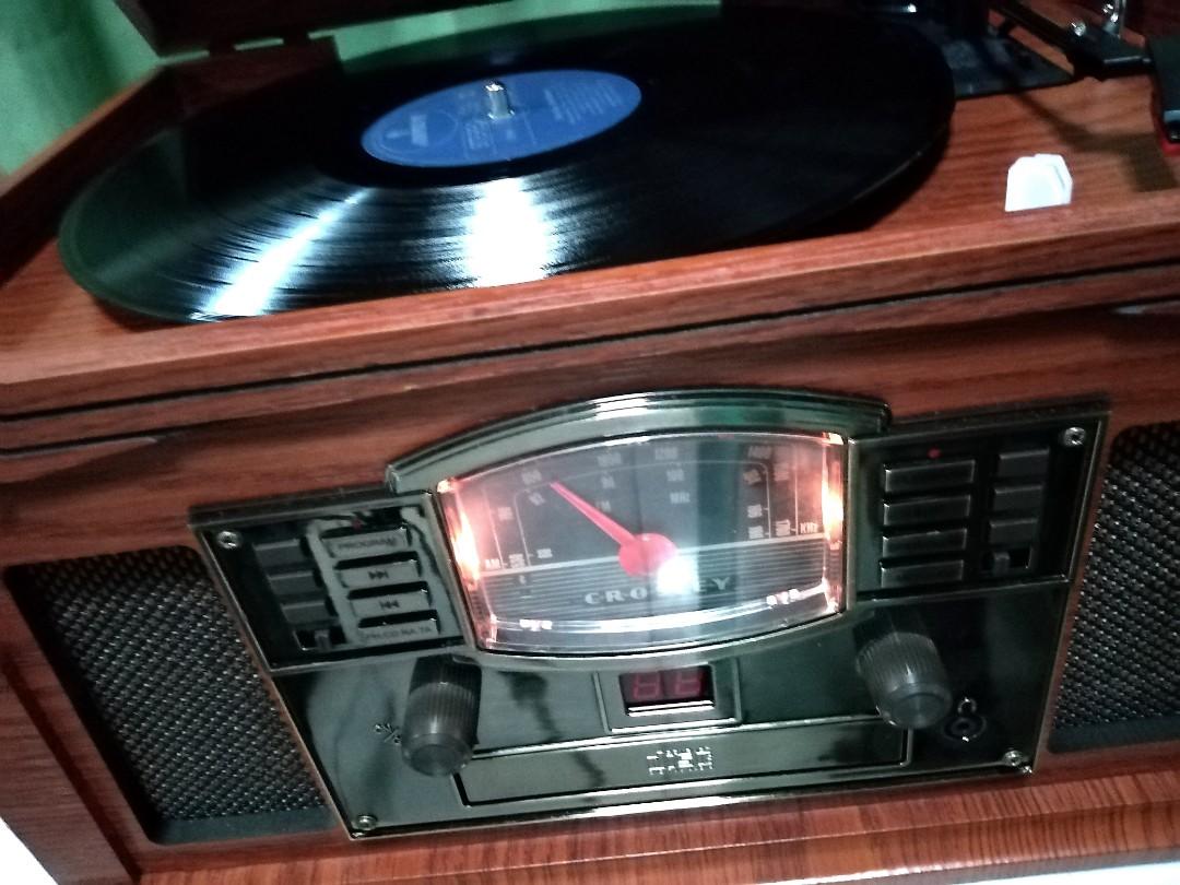 Crosley Lancaster 5 in 1 Turntable Cassette CD Am Fm Radio Bluetooth
