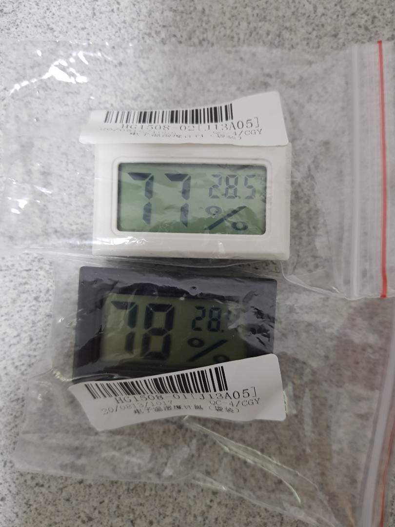 Hygrometer and thermometer, Photography, Cameras on Carousell