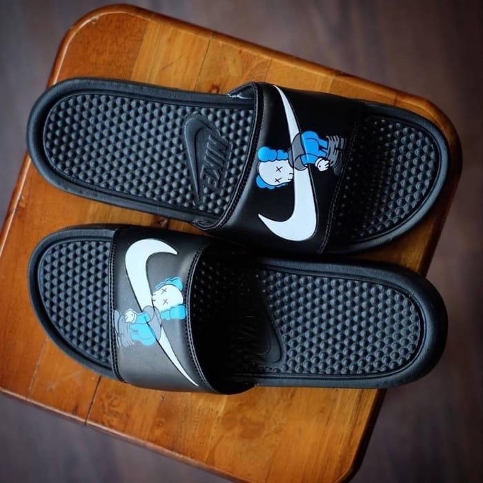 nike benassi x kaws