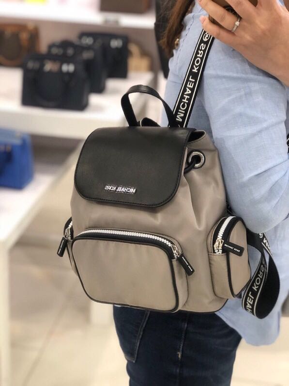 Michael Kors Abbey Medium Cargo Backpack Bag, Women's Fashion, Bags &  Wallets, Purses & Pouches on Carousell