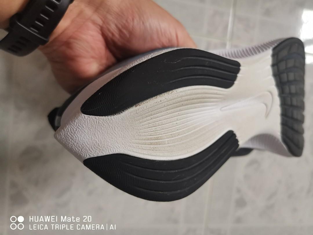 vaporfly 4 carbon plate