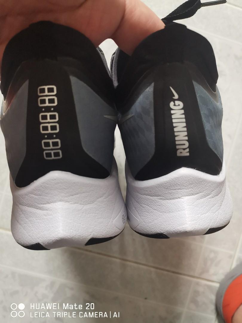 vaporfly carbon plate