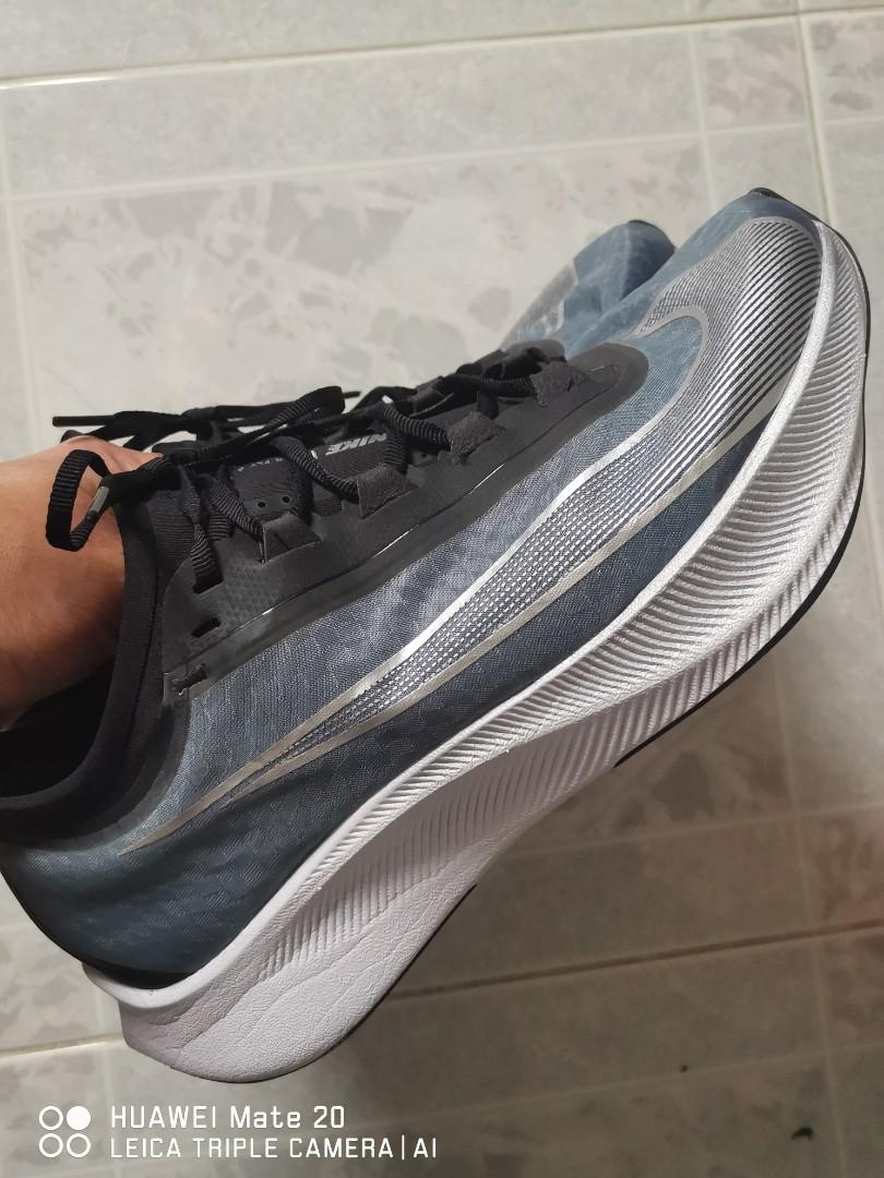 vaporfly carbon plate