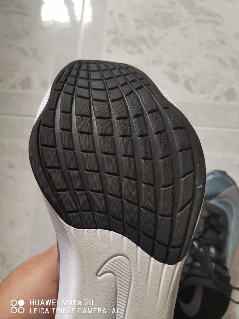 vaporfly carbon plate