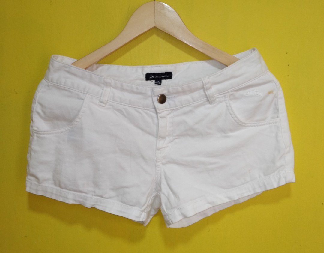white maong shorts