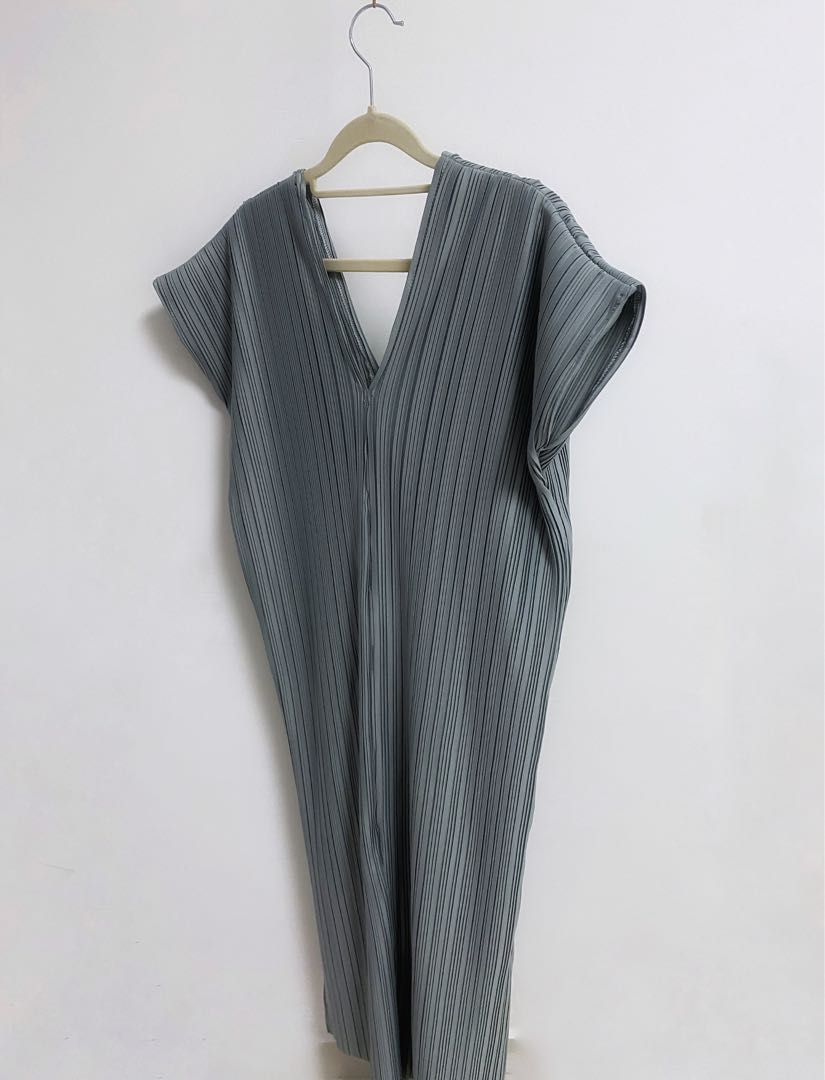 pleated kaftan