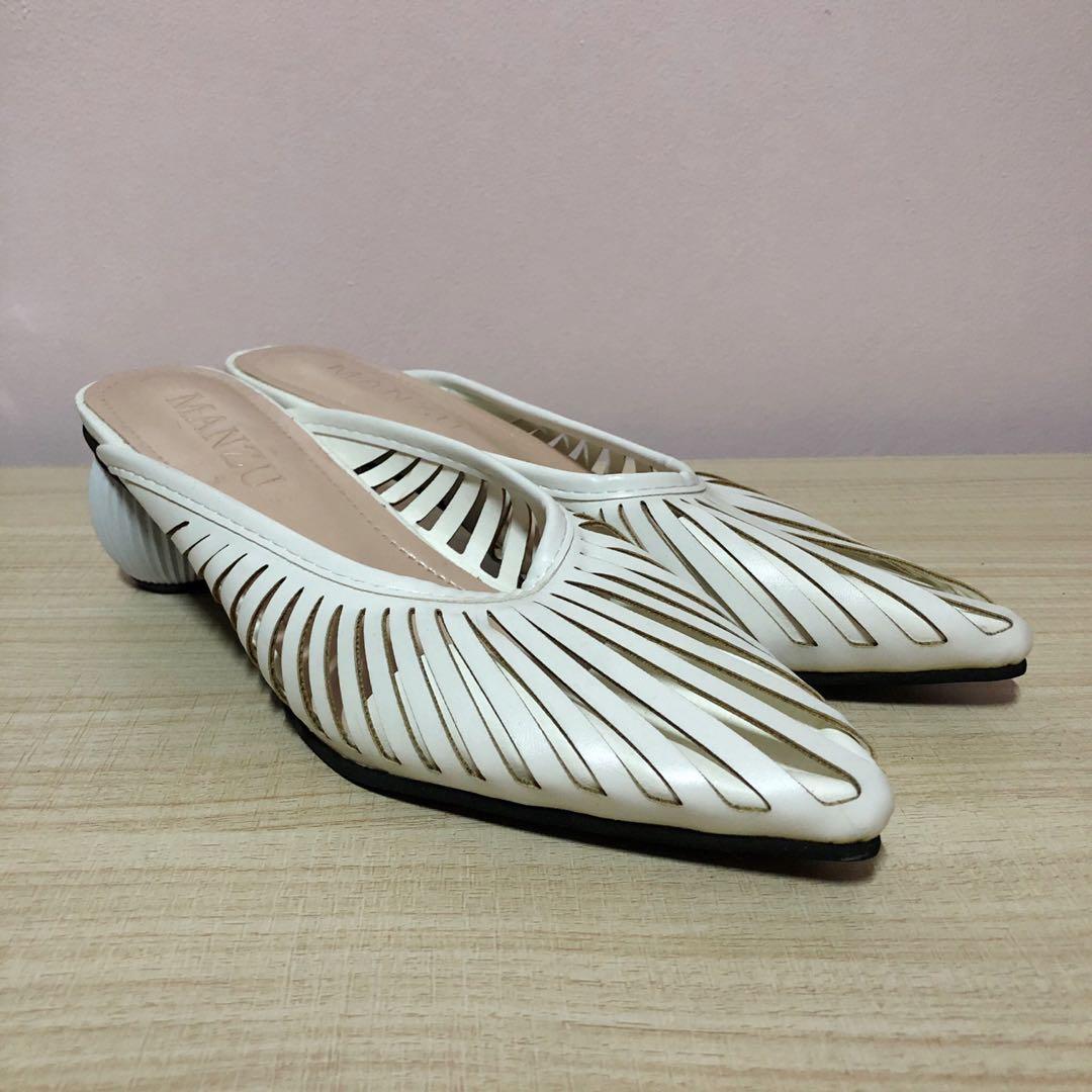 women's white kitten heel shoes