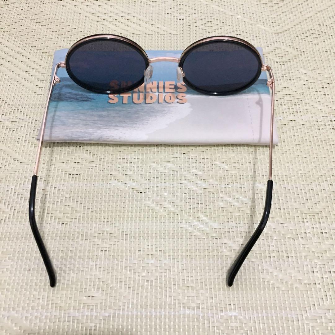 Forever 21 Sunglasses (Category: Sunglasses & Eyewear) located in Quezon City. Submitted by weeknddd (Listing ID 1031627562, Image 2). Description: rfs: decluttering.