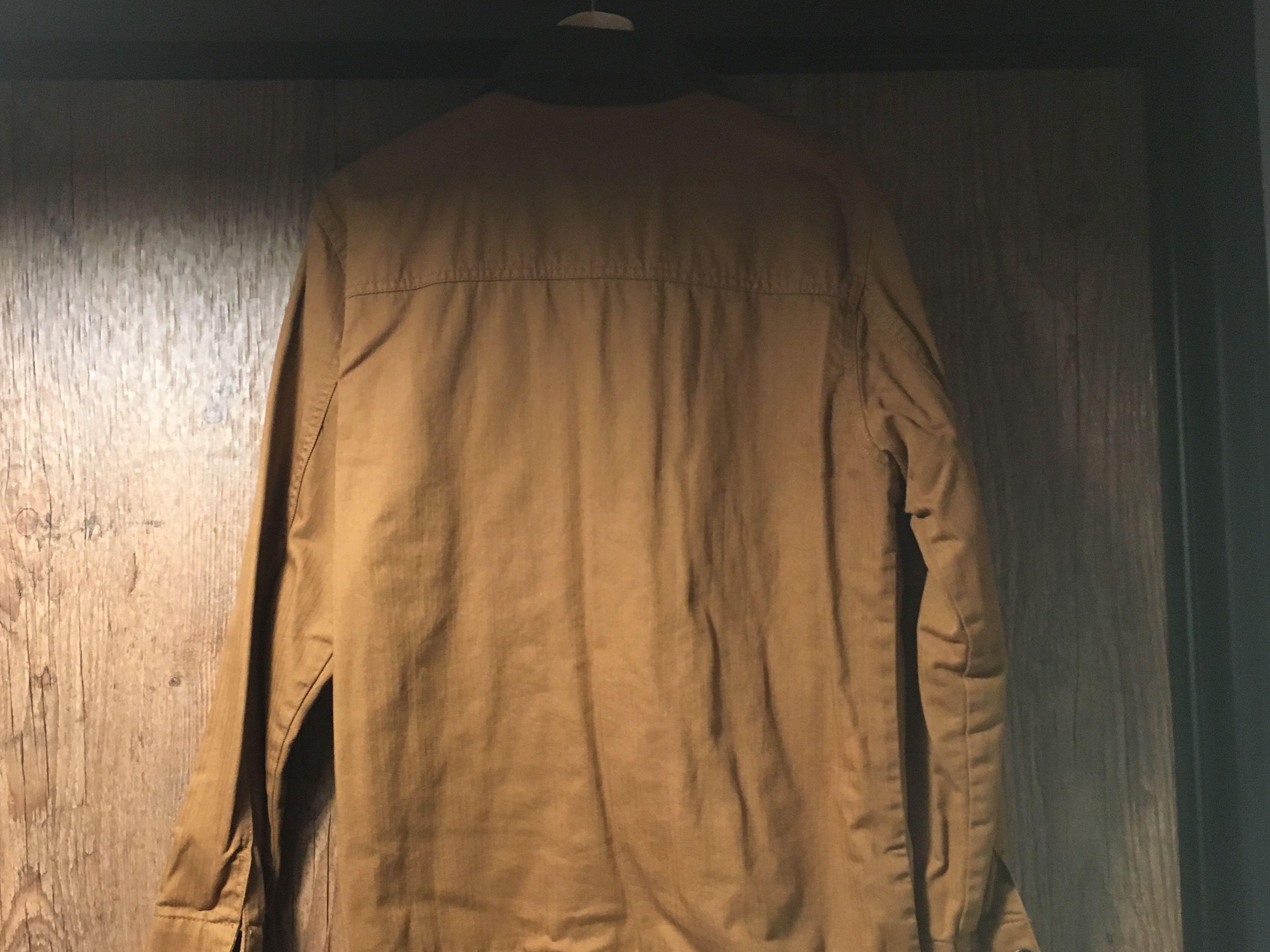 Jacket （分類：外套及戶外衣服）位於 Hong Kong。 由 harryrocket95 提交（商品編號 1031639850，圖片 4）。簡介： Brand: Cotton-on Size: xs (偏大，所以當S碼著都可以) Measurement: 膊闊47cm 衣長(衣領到底)73cm Condition: 著過一兩次(95%new) 。