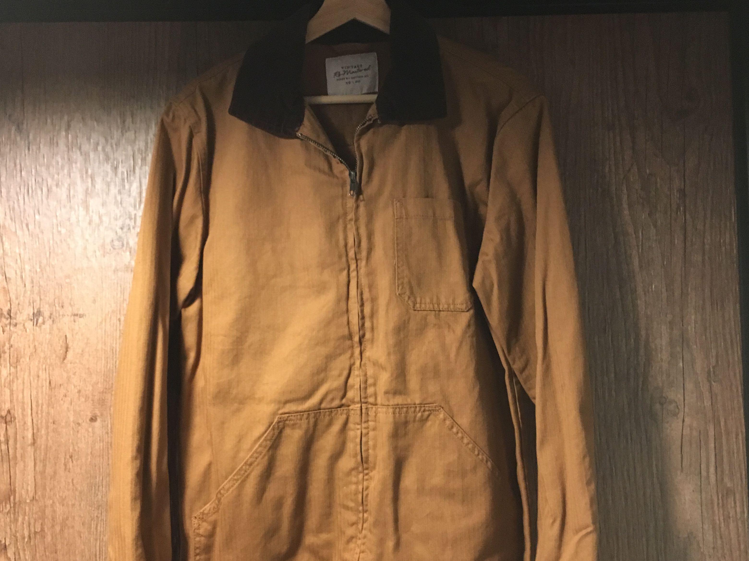 Jacket （分類：外套及戶外衣服）位於 Hong Kong。 由 harryrocket95 提交（商品編號 1031639850，圖片 3）。簡介： Brand: Cotton-on Size: xs (偏大，所以當S碼著都可以) Measurement: 膊闊47cm 衣長(衣領到底)73cm Condition: 著過一兩次(95%new) 。