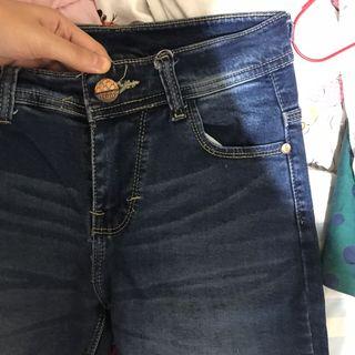 Jeans slim fit navy biru dongker ripped jeans