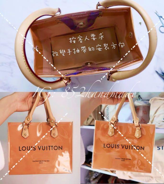 Dior （分類：長銀包）位於 Hong Kong。 由 julianed 提交（商品編號 1031479993，圖片 7）。簡介： $299起 實用尺寸可參考以下： Mini 15x*h13*6 (cm) 小 18*7*h26（cm） 中 32*10*h27（cm） 大 42*14*h31（cm） ReDesign設計概念 ： 以Re design的元素 把廢棄品重新設計 把浪費減至最細 從真實用家的觀感作精工三重加固設計 找尋屬於個人的獨特風格 太多人幾萬元買一個袋 皮的不愛護動物 難打理 膠的不愛護地球 難分解 如果好好地設計再重複使用 它就是一個高級的防水購物袋了 提供改裝服務改裝袋 客戶可以加入設計過程 透明度清晰 專業精品手工訂製 本地創作良心價格 由表面到袋內 以特厚防水物料 雙重加固包住紙袋 無需擔心下雨天 再由內到外以不同金屬加固一共14處 把不同尺寸的紙袋鞏固性大大提高 經測試可以放三支磅啦跨水都冇問題 除了包含 原廠皮手抽帶／可調節手抽扁帶 亦已配有斜孭專用金屬扣 