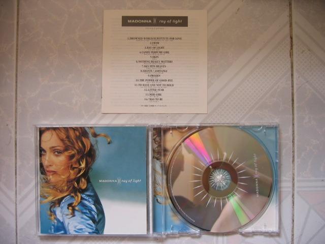 Madonna Ray Of Light Cd 日本版 多一曲 附歌詞畫冊本及中文歌詞書 音樂樂器 配件 Cd S Dvd S Other Media Carousell