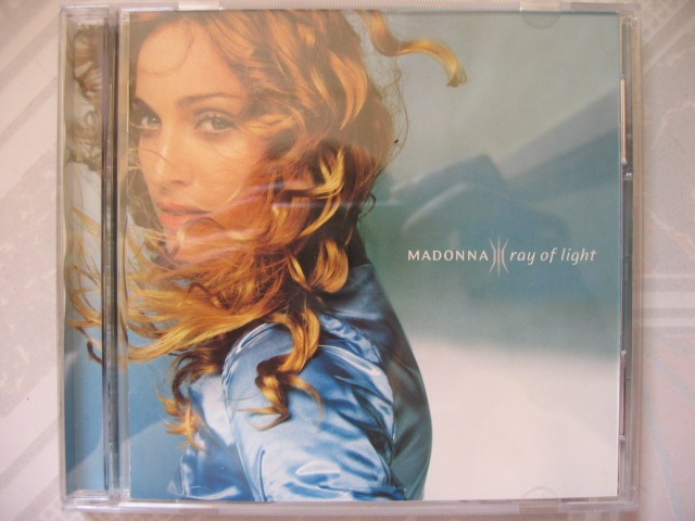 Madonna Ray Of Light Cd 日本版 多一曲 附歌詞畫冊本及中文歌詞書 音樂樂器 配件 Cd S Dvd S Other Media Carousell